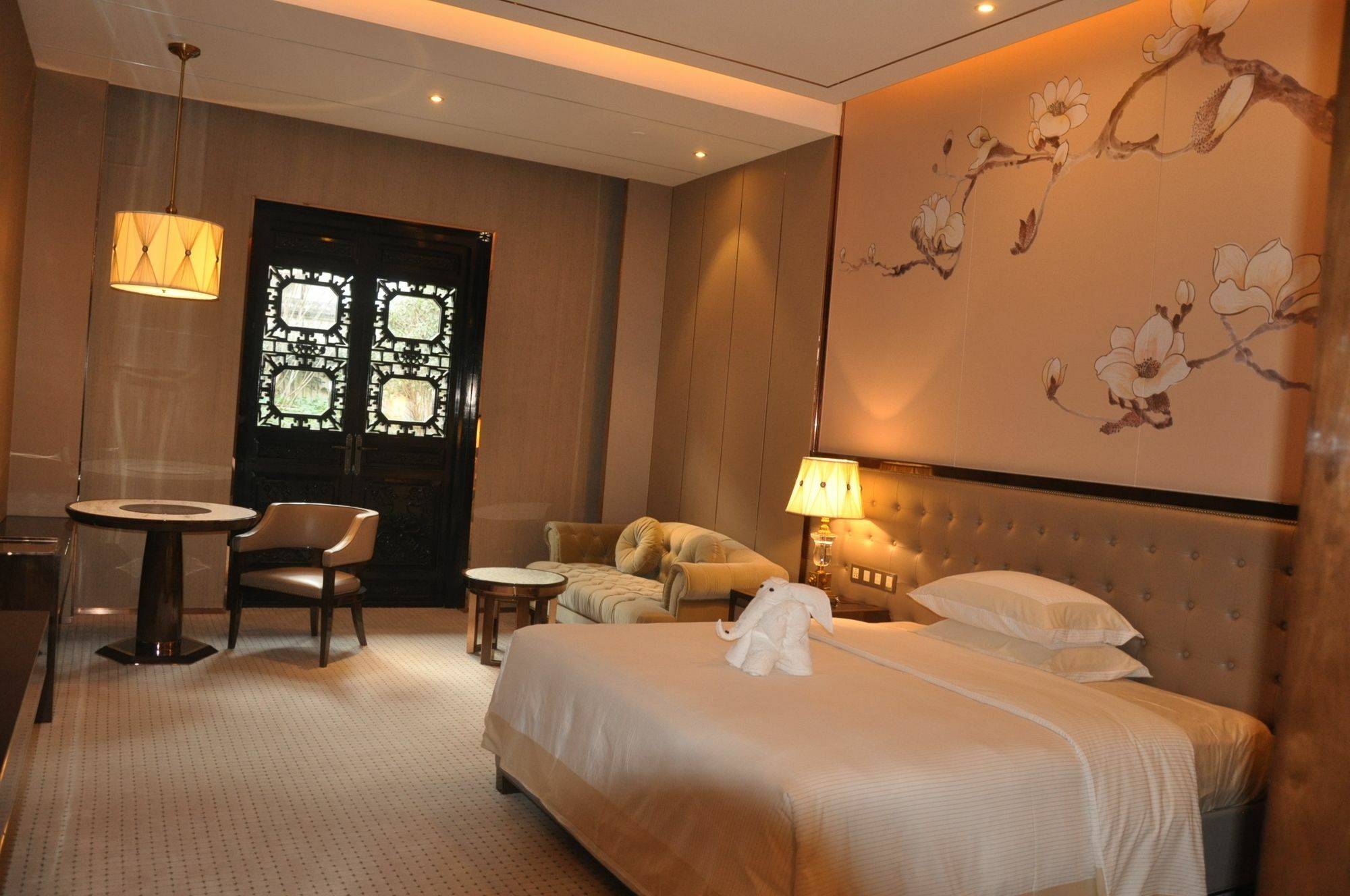 Royal Garden Hotel Shanghai-Free Shuttle To And From Disney & Pvg & Close Metro Line2 Easy To Sha New Expo Eksteriør bilde