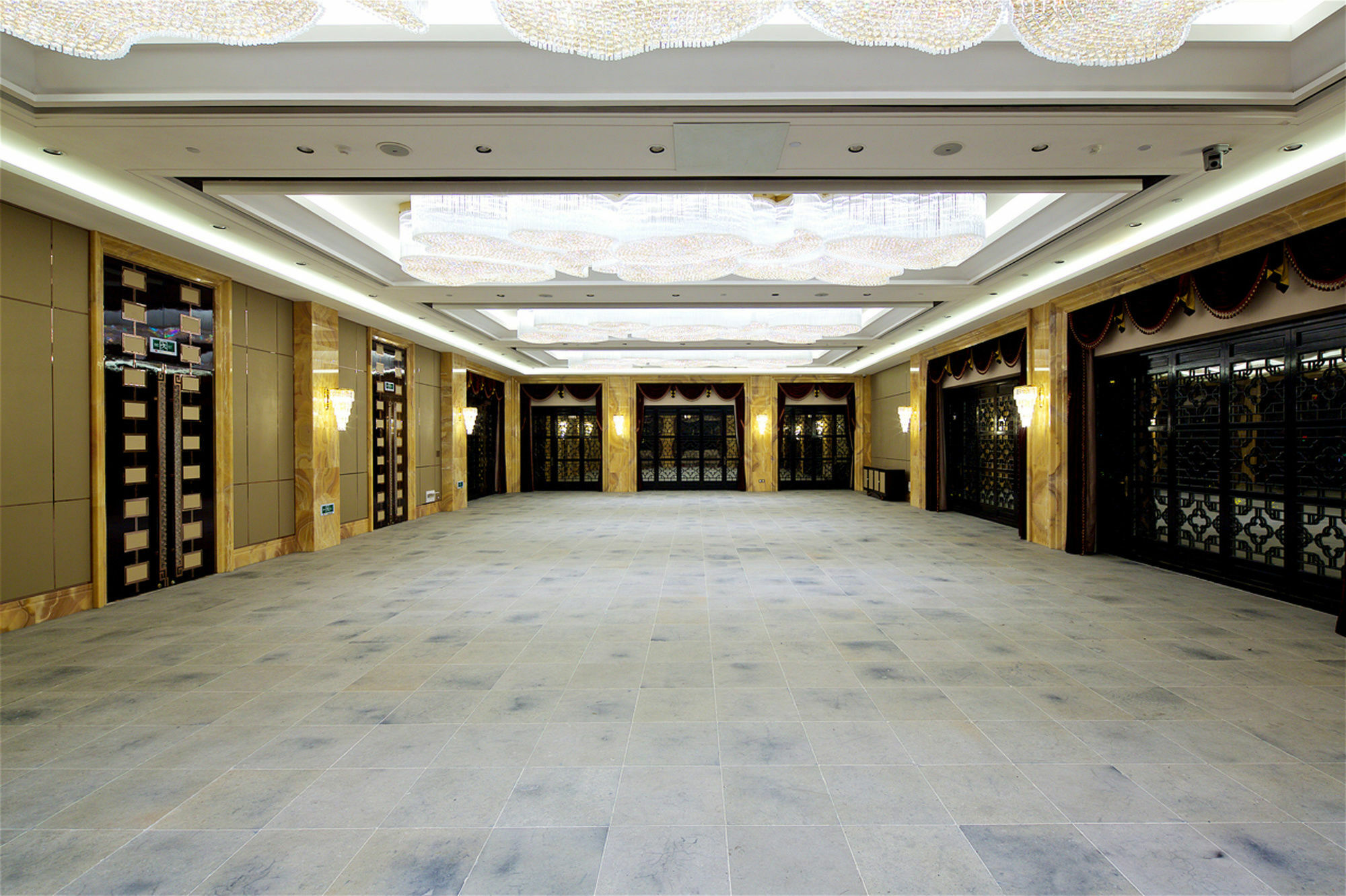 Royal Garden Hotel Shanghai-Free Shuttle To And From Disney & Pvg & Close Metro Line2 Easy To Sha New Expo Eksteriør bilde